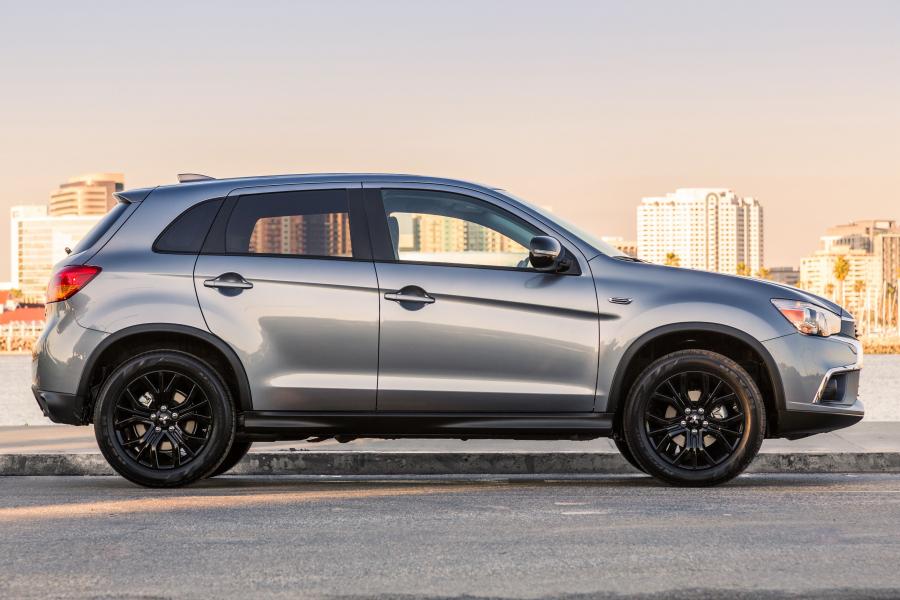  Mitsubishi Outlander Sport Limited Edition 2017 года  (фото 18 из 19)